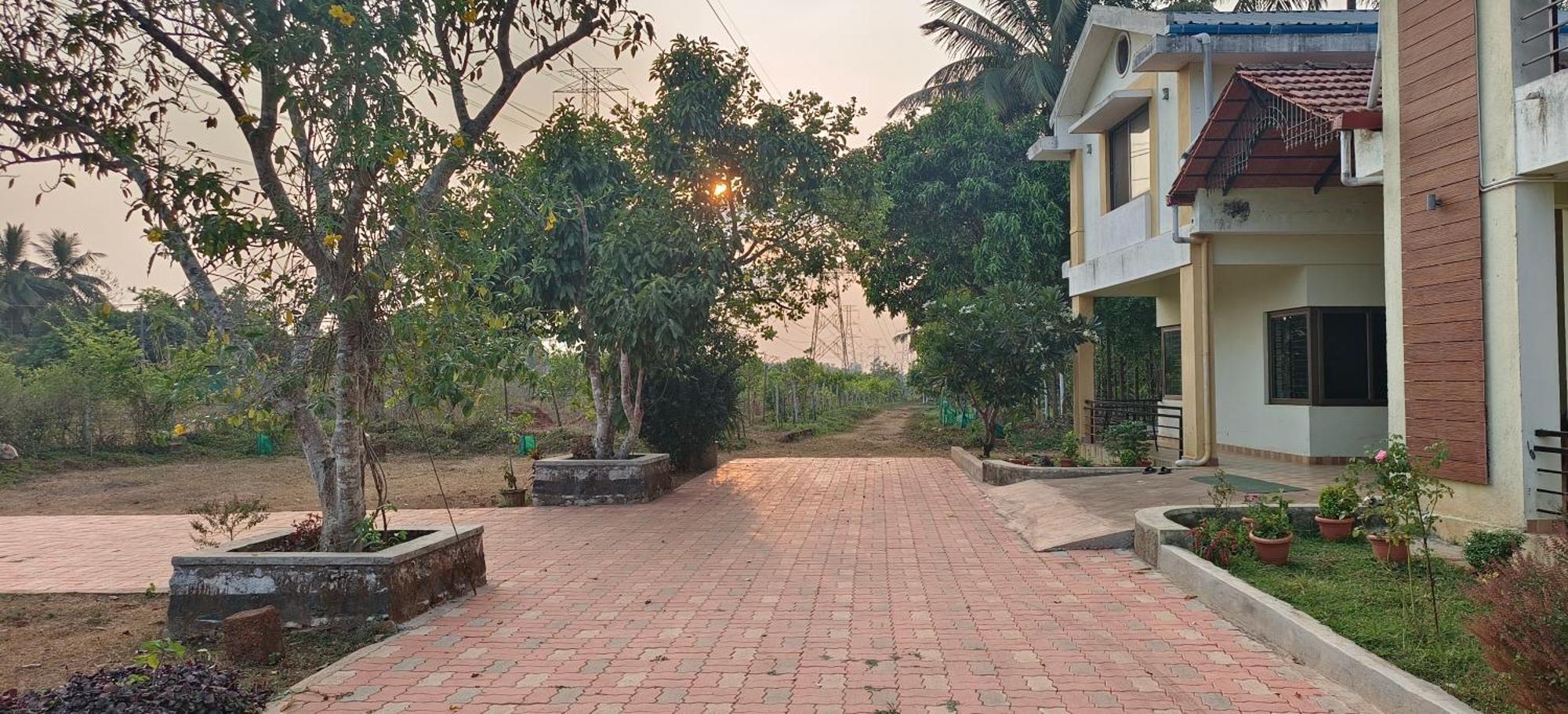 Sugamya Farm Guesthouse ซาการ์ ภายนอก รูปภาพ